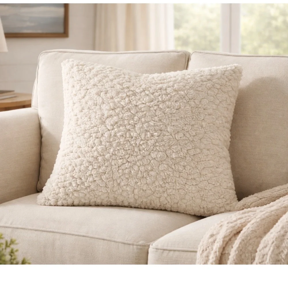 Pottery Barn Faux Fur Pillow Cover 1 20” x 20” Ivory